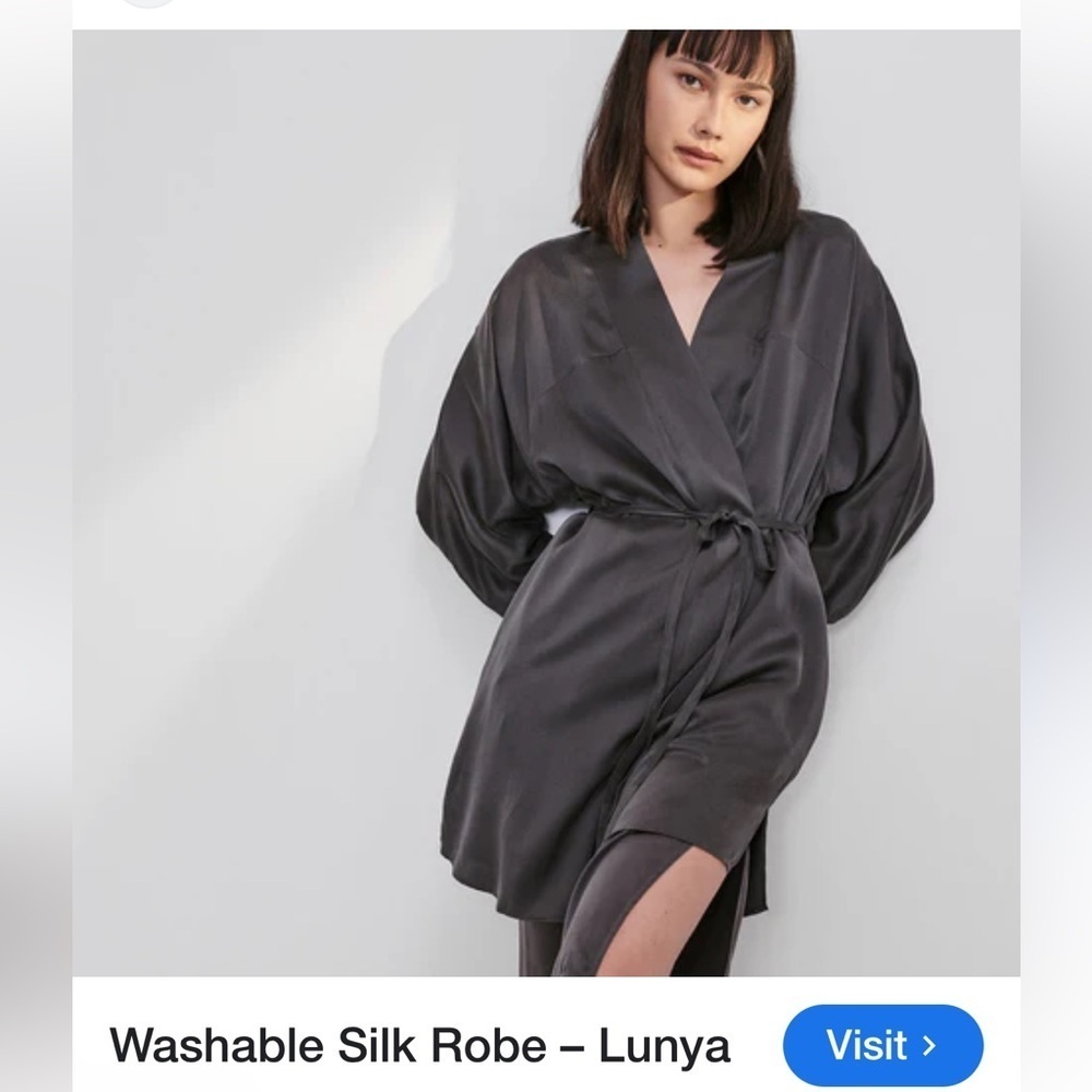 Lunya silk robe size XS/S